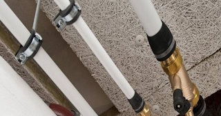 Замена труб водоснабжения в квартире: цена от 2056 руб. - СантехДомСлб
